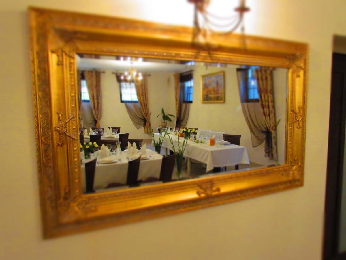 Dworek Zloty Rog Hotel I Restauracja Krakov Exteriér fotografie