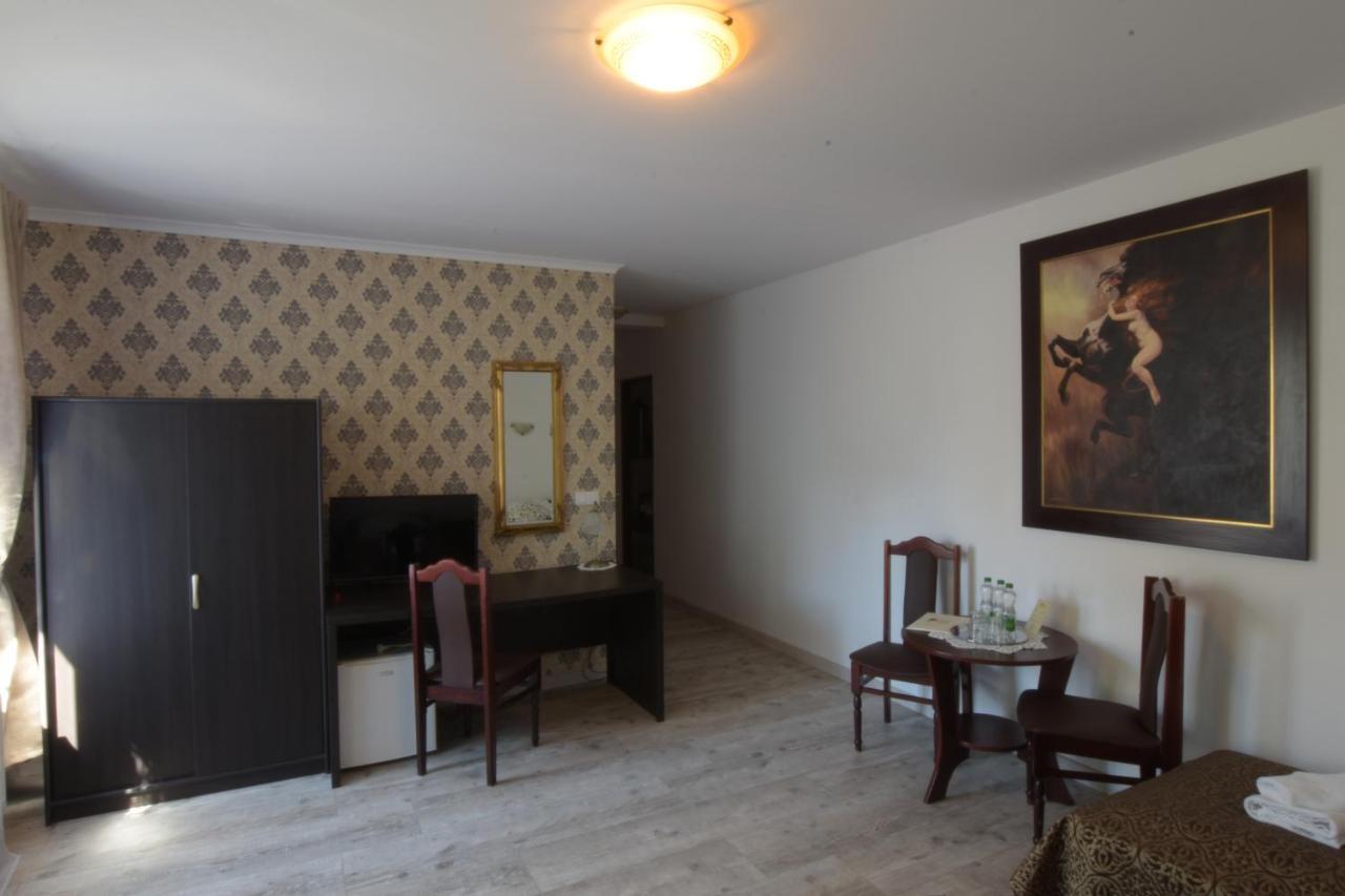 Dworek Zloty Rog Hotel I Restauracja Krakov Exteriér fotografie